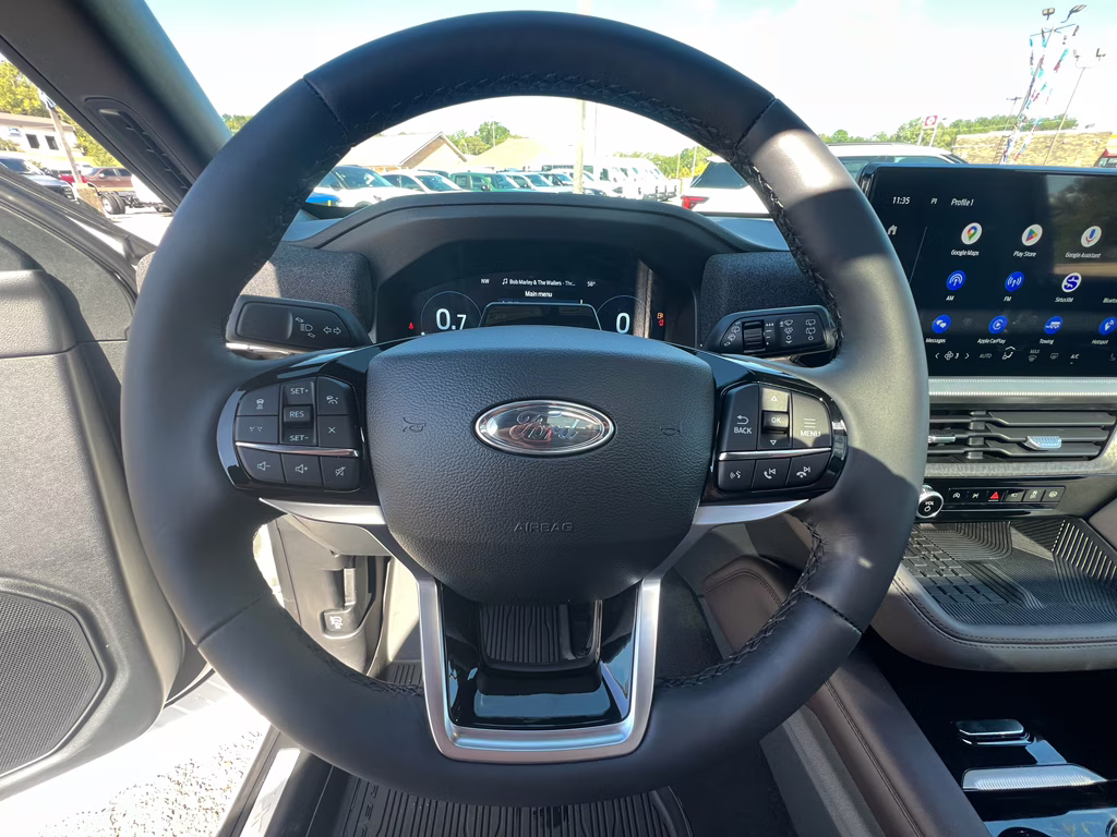 2025 Star White Metallic Tri-Coat Ford Explorer Platinum RWD SUV