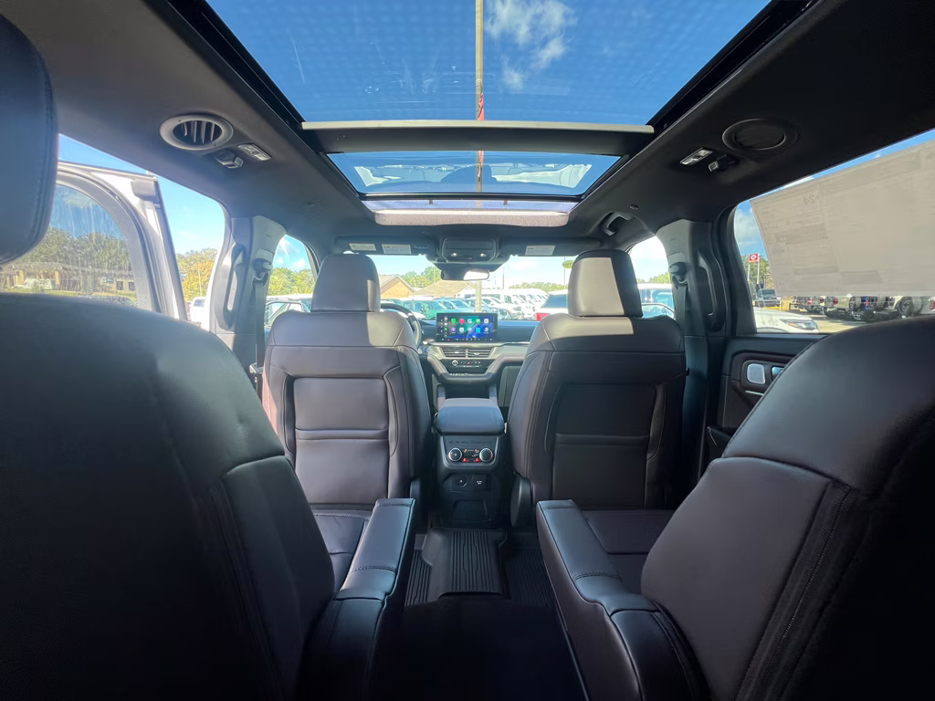 2025 Star White Metallic Tri-Coat Ford Explorer Platinum RWD SUV