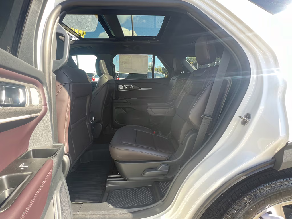2025 Star White Metallic Tri-Coat Ford Explorer Platinum RWD SUV