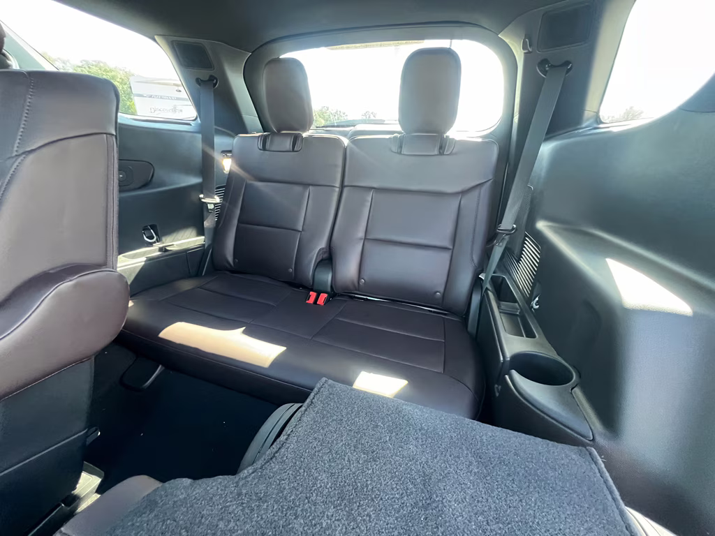 2025 Star White Metallic Tri-Coat Ford Explorer Platinum RWD SUV