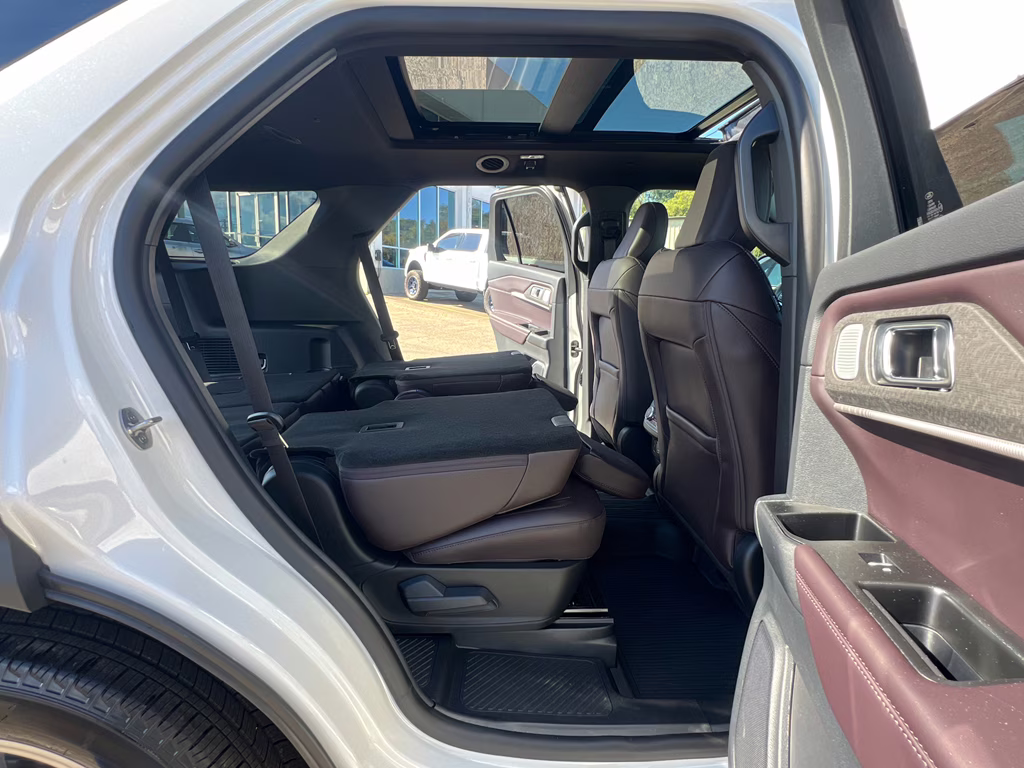 2025 Star White Metallic Tri-Coat Ford Explorer Platinum RWD SUV