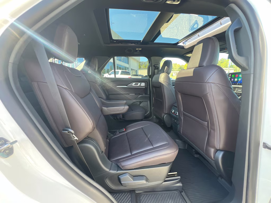 2025 Star White Metallic Tri-Coat Ford Explorer Platinum RWD SUV
