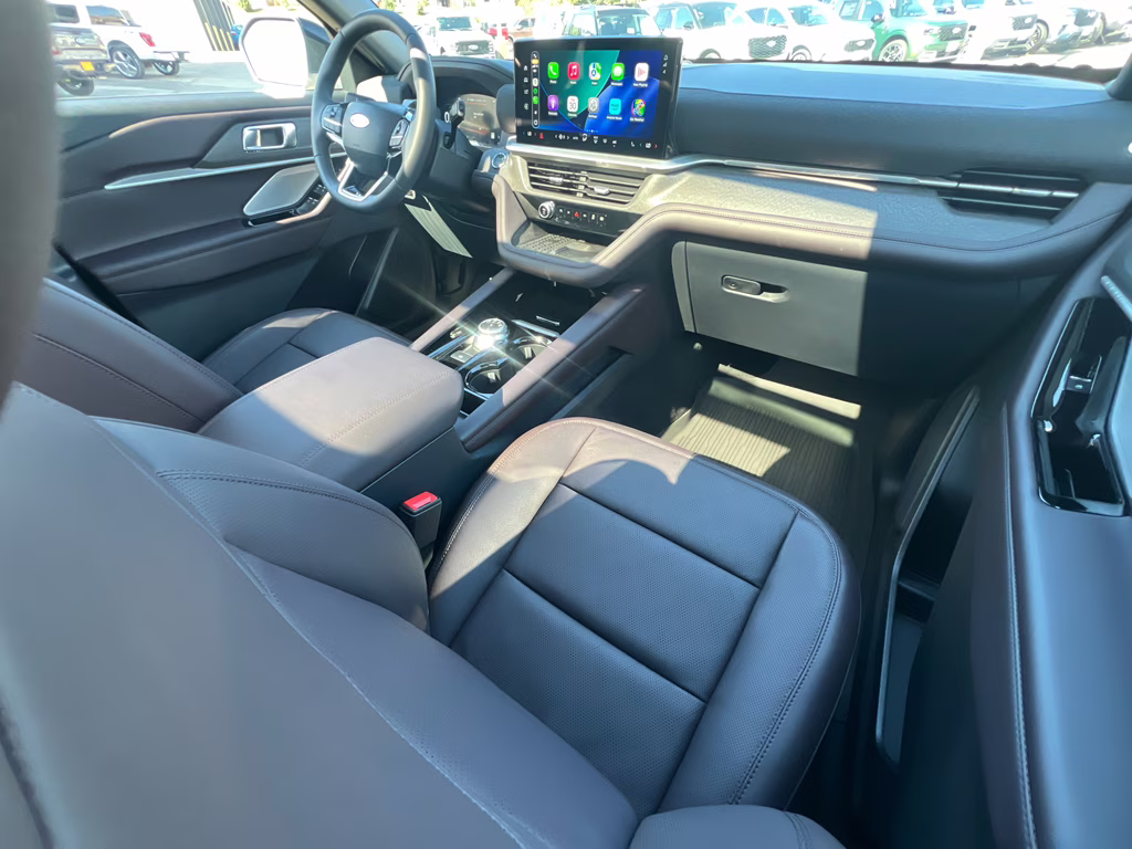 2025 Star White Metallic Tri-Coat Ford Explorer Platinum RWD SUV