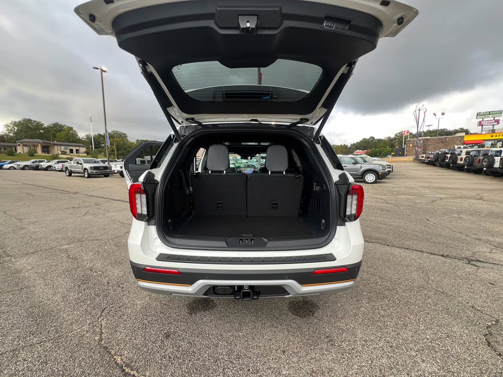 2026 Star White Metallic Tri-Coat Ford Explorer Tremor 4X4 SUV