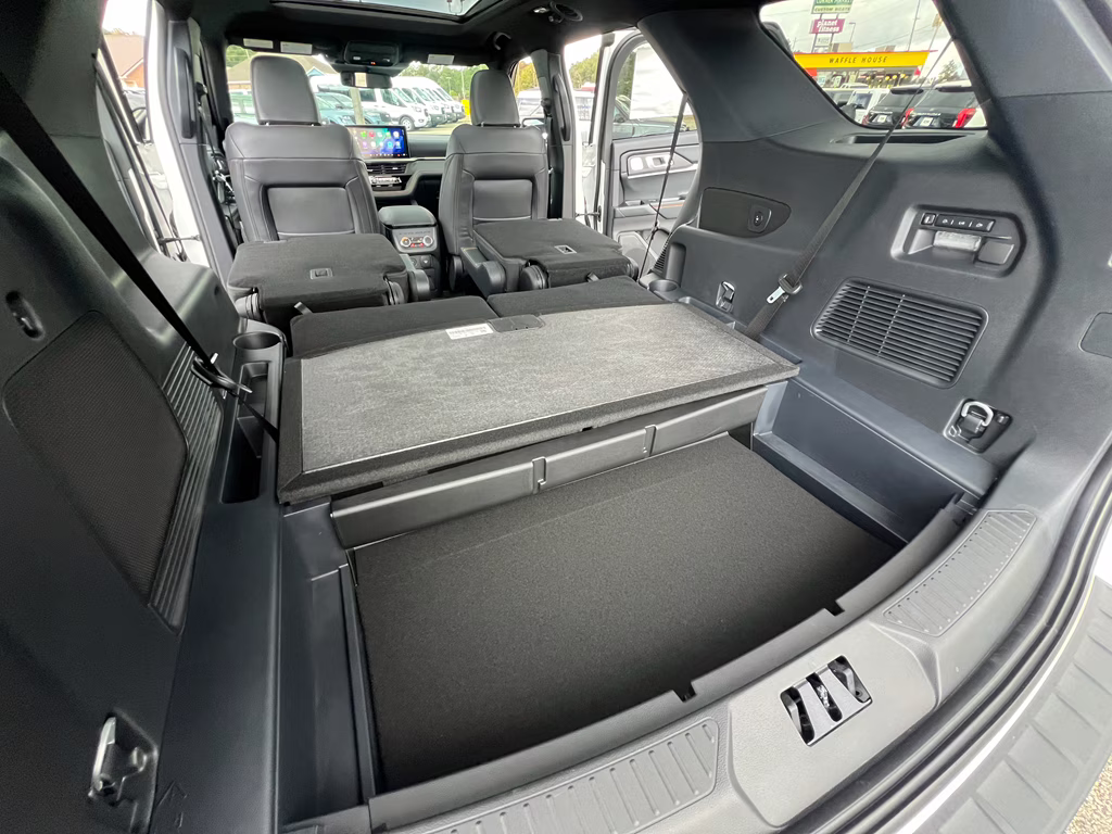 2026 Star White Metallic Tri-Coat Ford Explorer Tremor 4X4 SUV