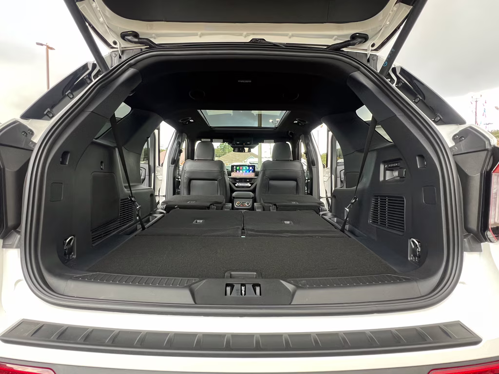2026 Star White Metallic Tri-Coat Ford Explorer Tremor 4X4 SUV