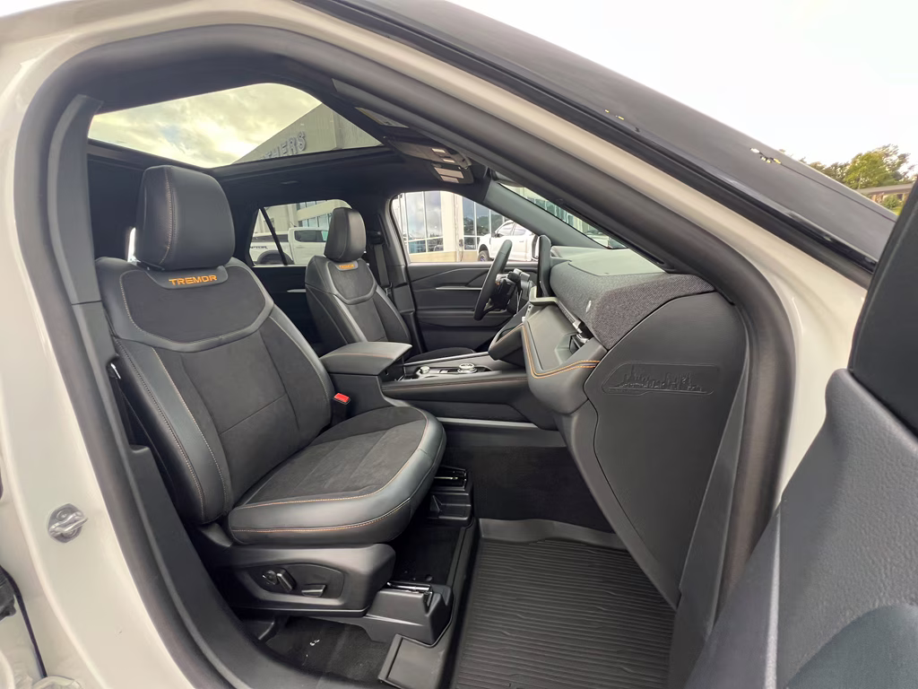 2026 Star White Metallic Tri-Coat Ford Explorer Tremor 4X4 SUV