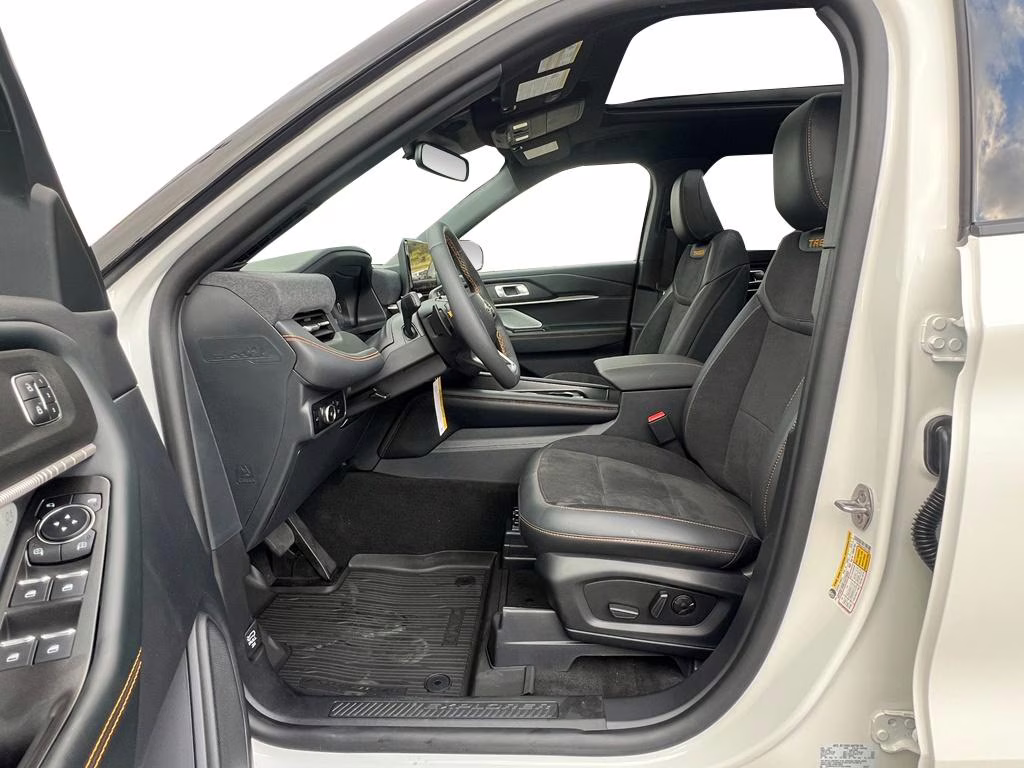 2026 Star White Metallic Tri-Coat Ford Explorer Tremor 4X4 SUV