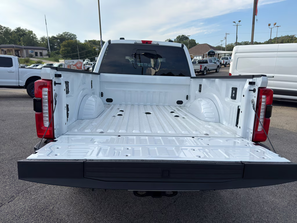 2026 Star White Metallic Tri-Coat Ford Super Duty F-250 SRW LARIAT 4X4 Truck