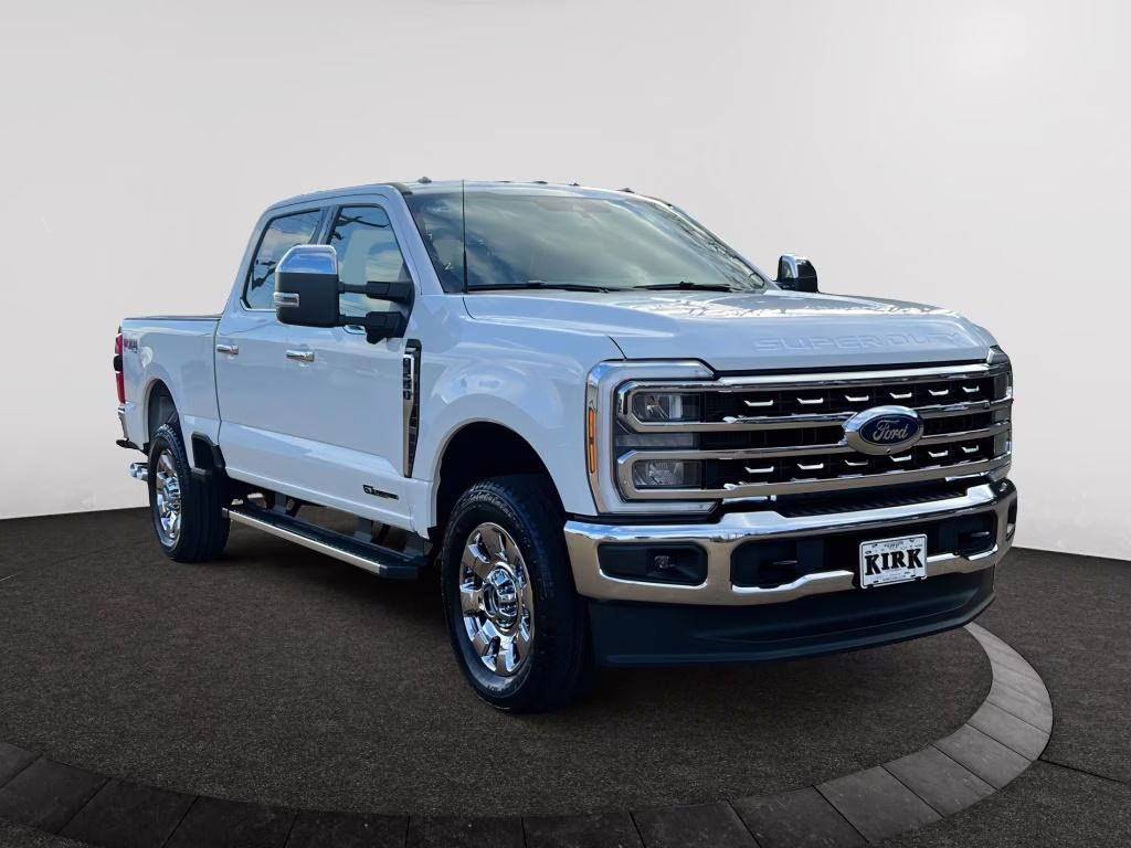 2026 Oxford White Ford Super Duty F-250 SRW LARIAT 4X4 Truck