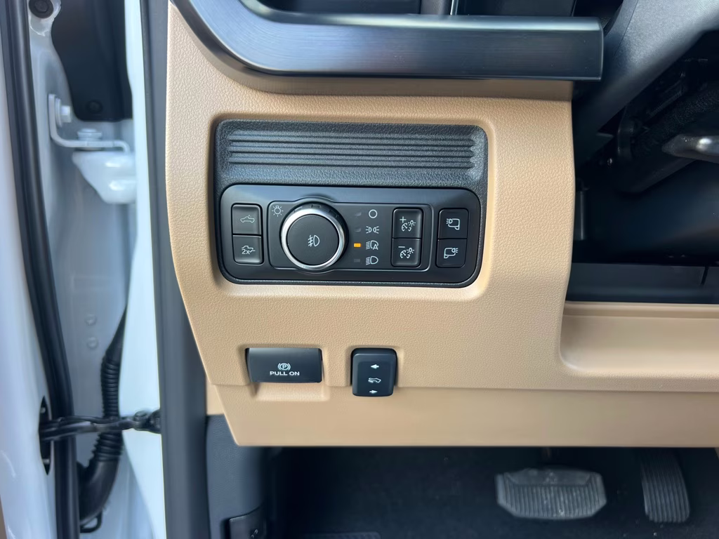 2026 Oxford White Ford Super Duty F-250 SRW LARIAT 4X4 Truck