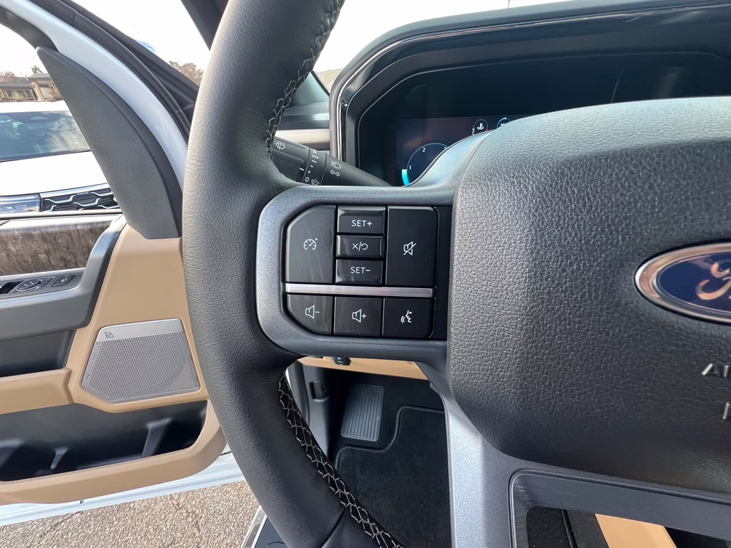 2026 Oxford White Ford Super Duty F-250 SRW LARIAT 4X4 Truck
