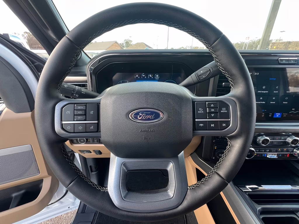 2026 Oxford White Ford Super Duty F-250 SRW LARIAT 4X4 Truck