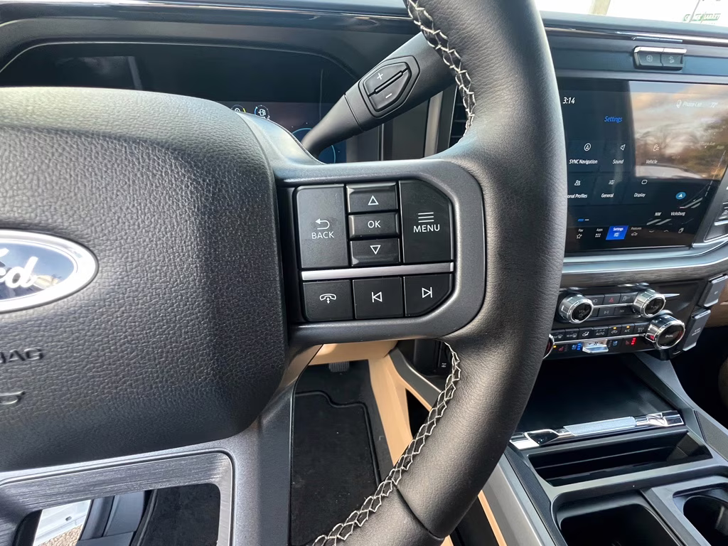 2026 Oxford White Ford Super Duty F-250 SRW LARIAT 4X4 Truck