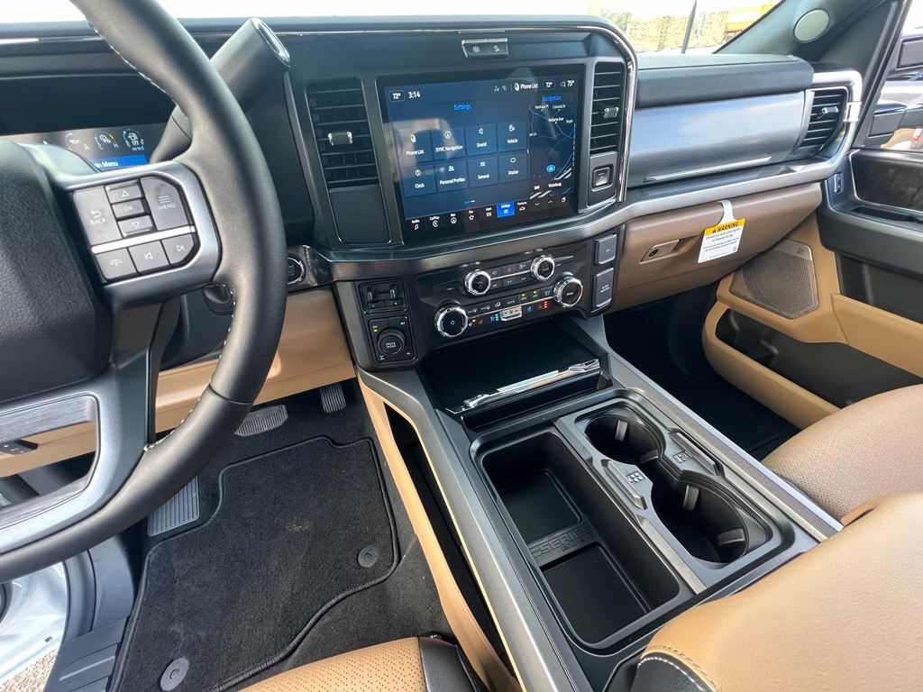 2026 Oxford White Ford Super Duty F-250 SRW LARIAT 4X4 Truck