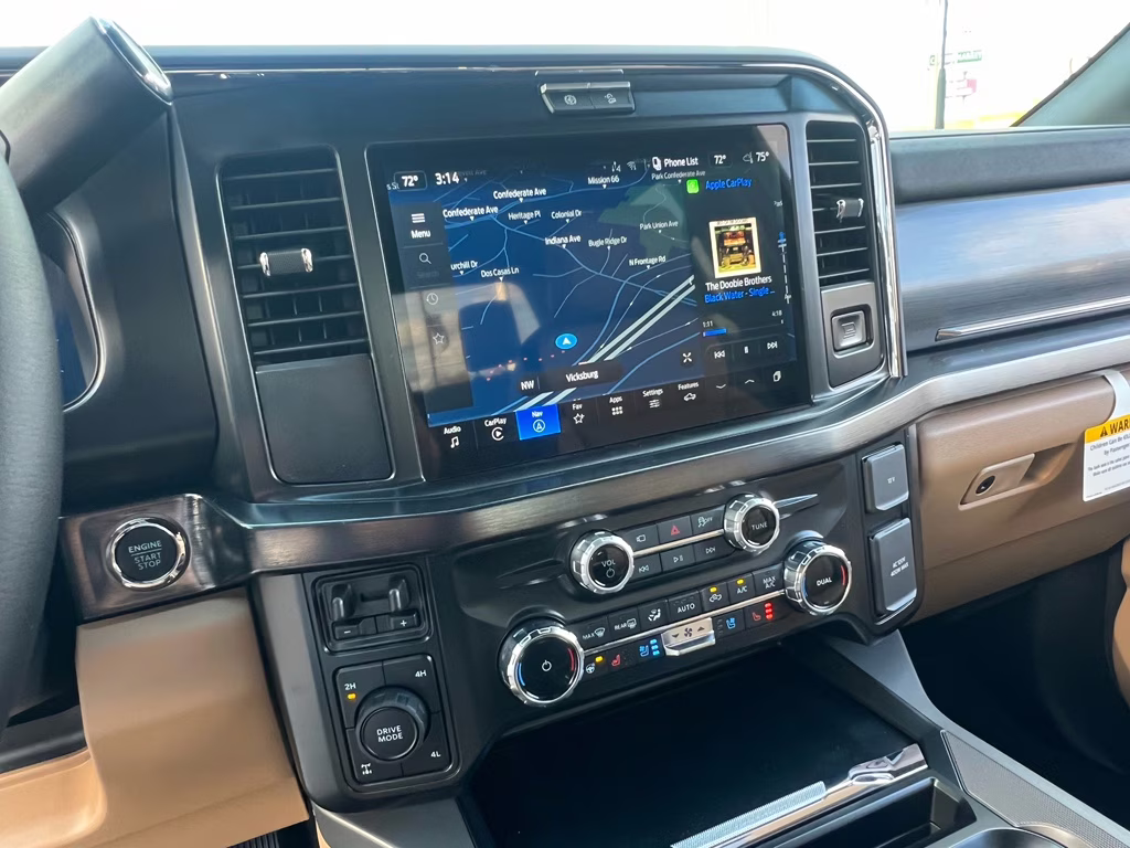2026 Oxford White Ford Super Duty F-250 SRW LARIAT 4X4 Truck
