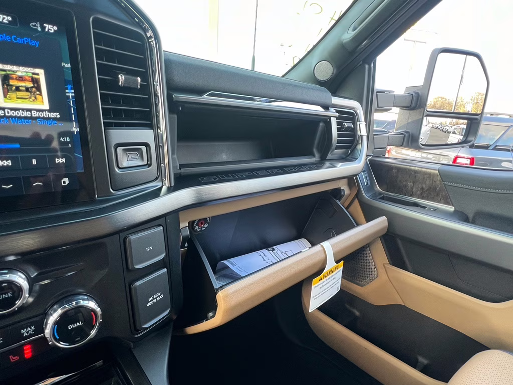 2026 Oxford White Ford Super Duty F-250 SRW LARIAT 4X4 Truck