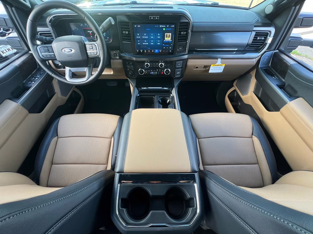 2026 Oxford White Ford Super Duty F-250 SRW LARIAT 4X4 Truck