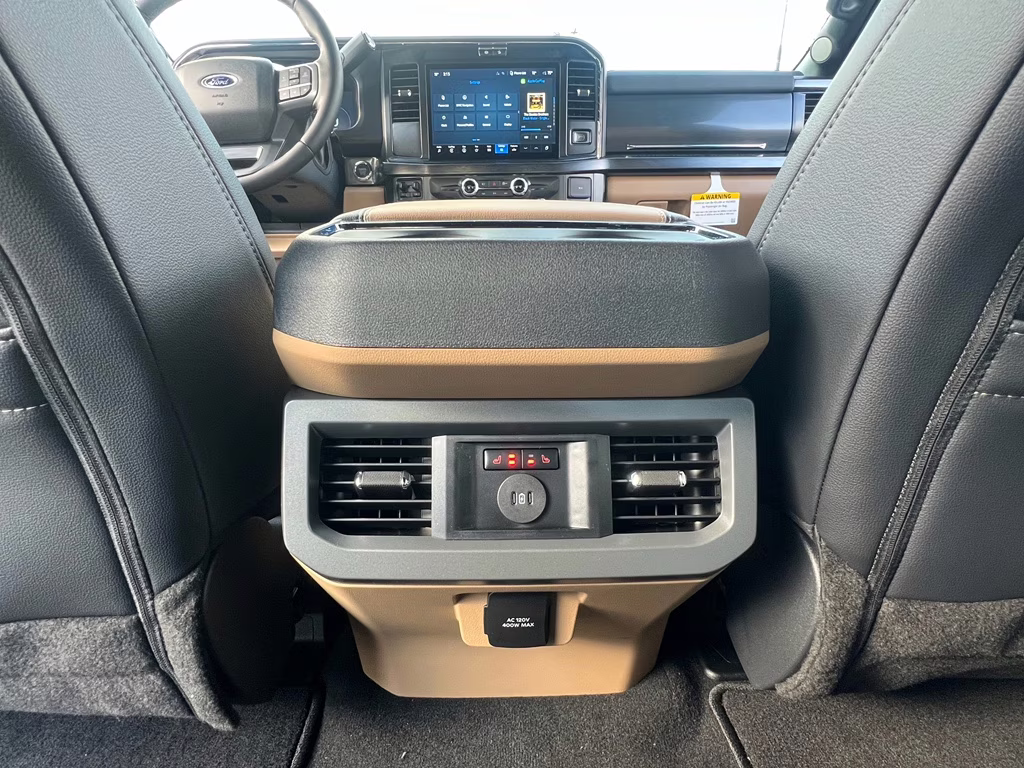 2026 Oxford White Ford Super Duty F-250 SRW LARIAT 4X4 Truck
