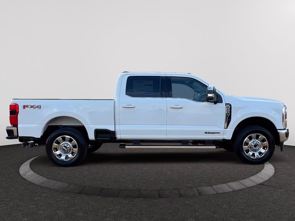 2026 Oxford White Ford Super Duty F-250 SRW LARIAT 4X4 Truck
