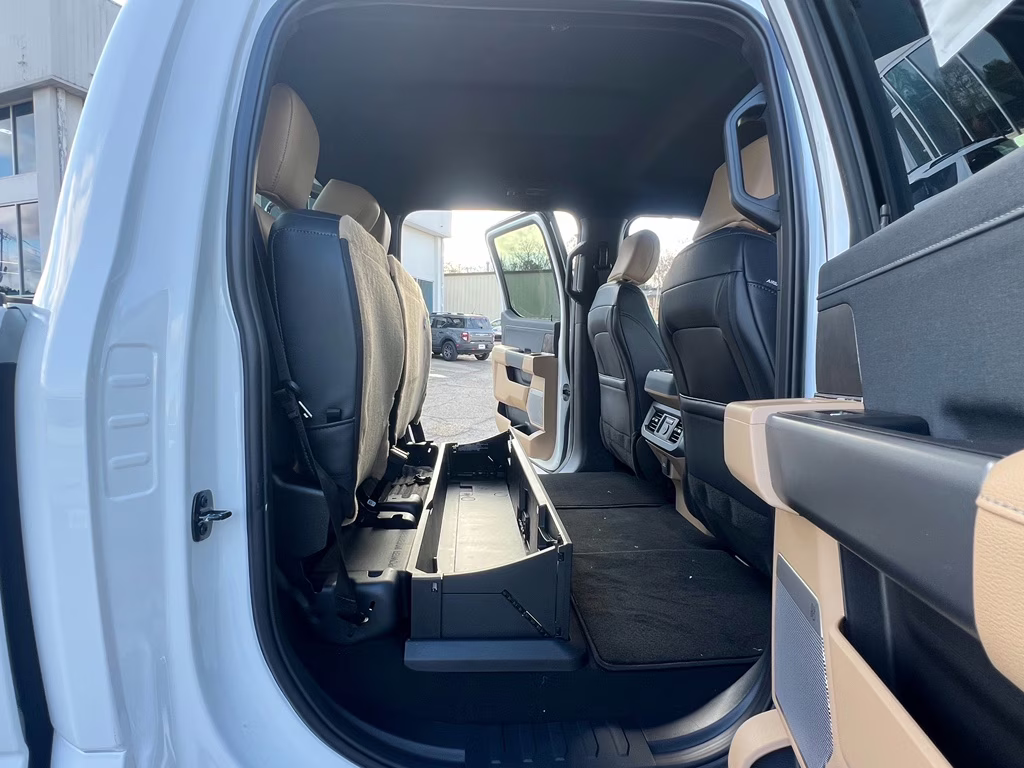 2026 Oxford White Ford Super Duty F-250 SRW LARIAT 4X4 Truck