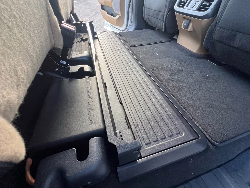 2026 Oxford White Ford Super Duty F-250 SRW LARIAT 4X4 Truck