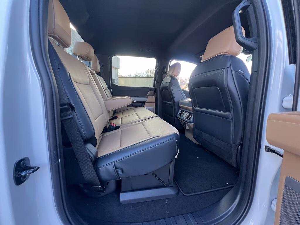 2026 Oxford White Ford Super Duty F-250 SRW LARIAT 4X4 Truck