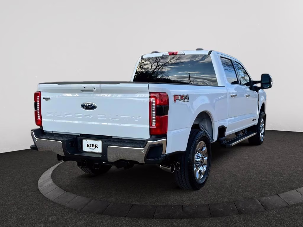 2026 Oxford White Ford Super Duty F-250 SRW LARIAT 4X4 Truck