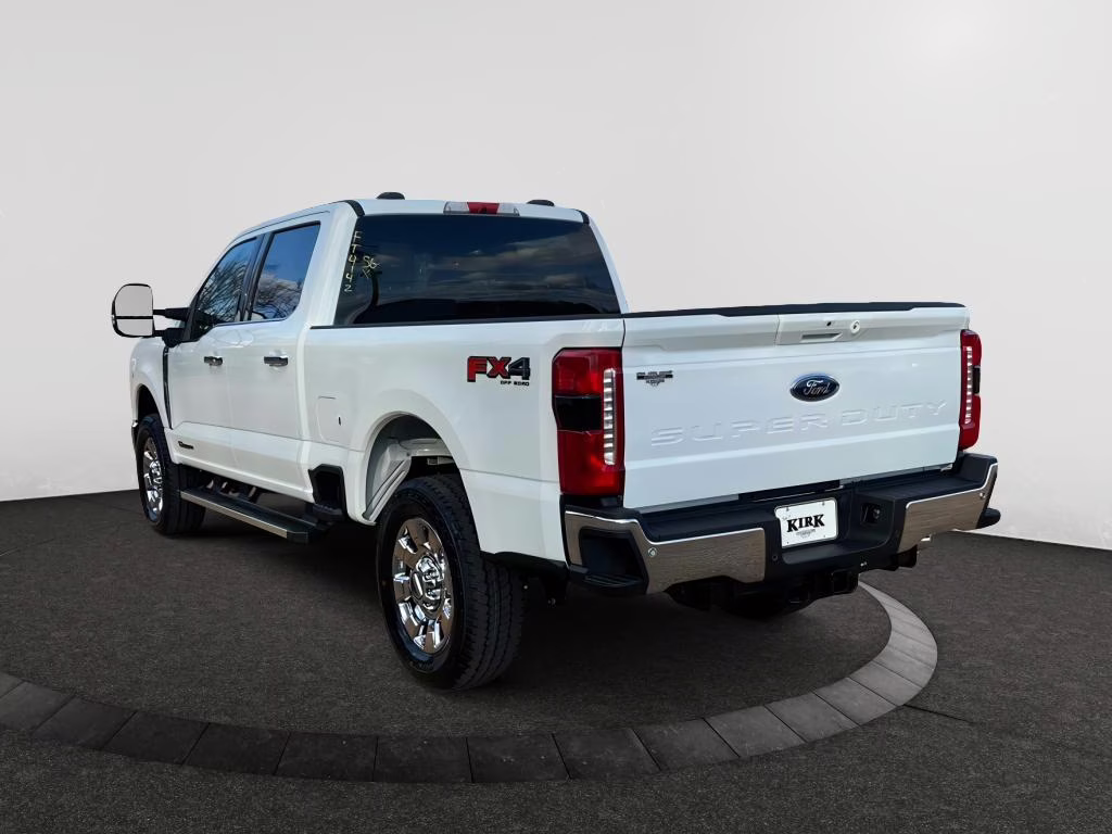 2026 Oxford White Ford Super Duty F-250 SRW LARIAT 4X4 Truck