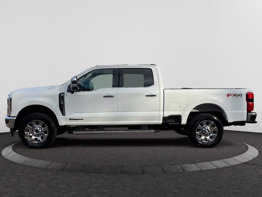 2026 Oxford White Ford Super Duty F-250 SRW LARIAT 4X4 Truck