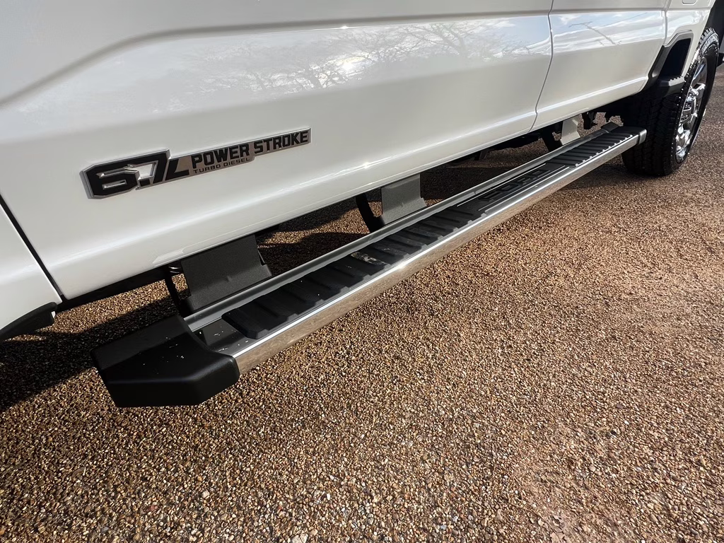 2026 Oxford White Ford Super Duty F-250 SRW LARIAT 4X4 Truck