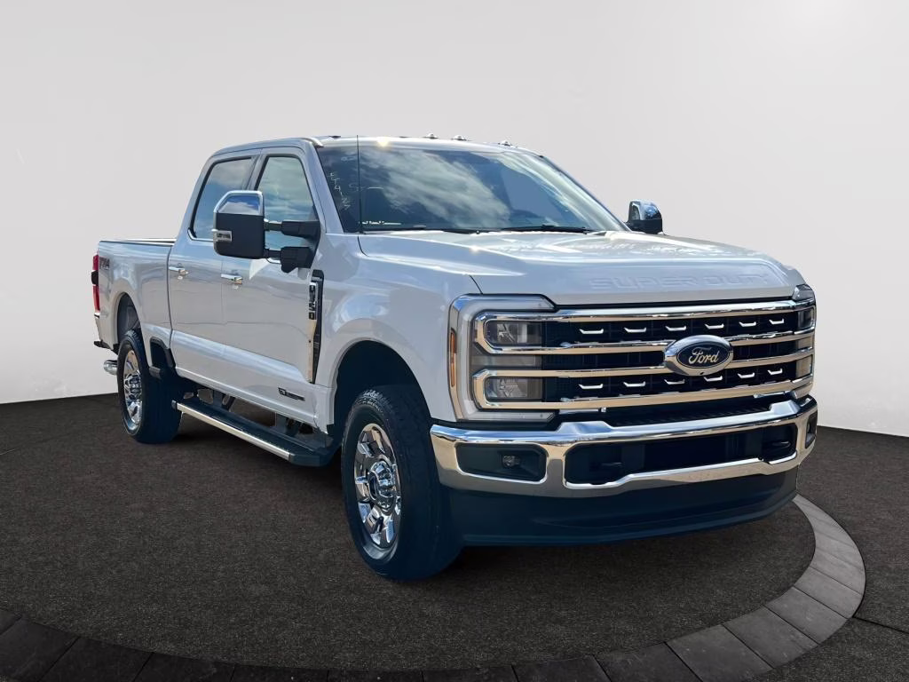 2026 Oxford White Ford Super Duty F-350 SRW LARIAT 4X4 Truck