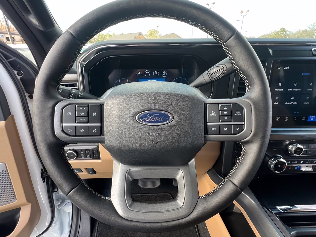 2026 Oxford White Ford Super Duty F-350 SRW LARIAT 4X4 Truck