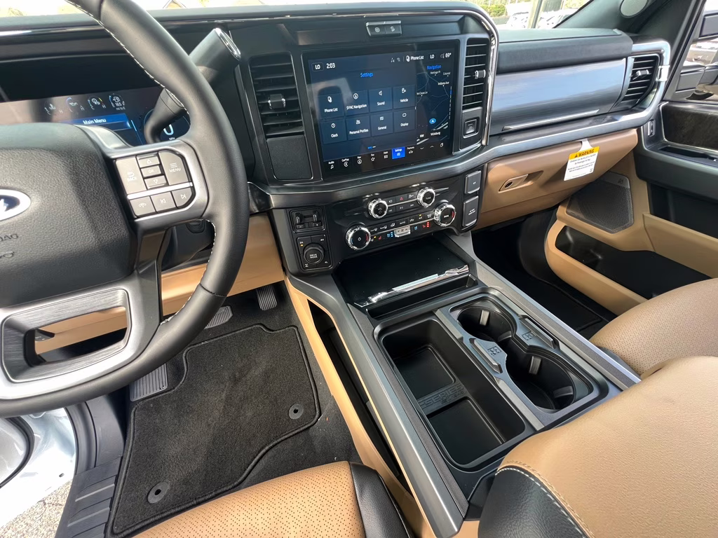 2026 Oxford White Ford Super Duty F-350 SRW LARIAT 4X4 Truck