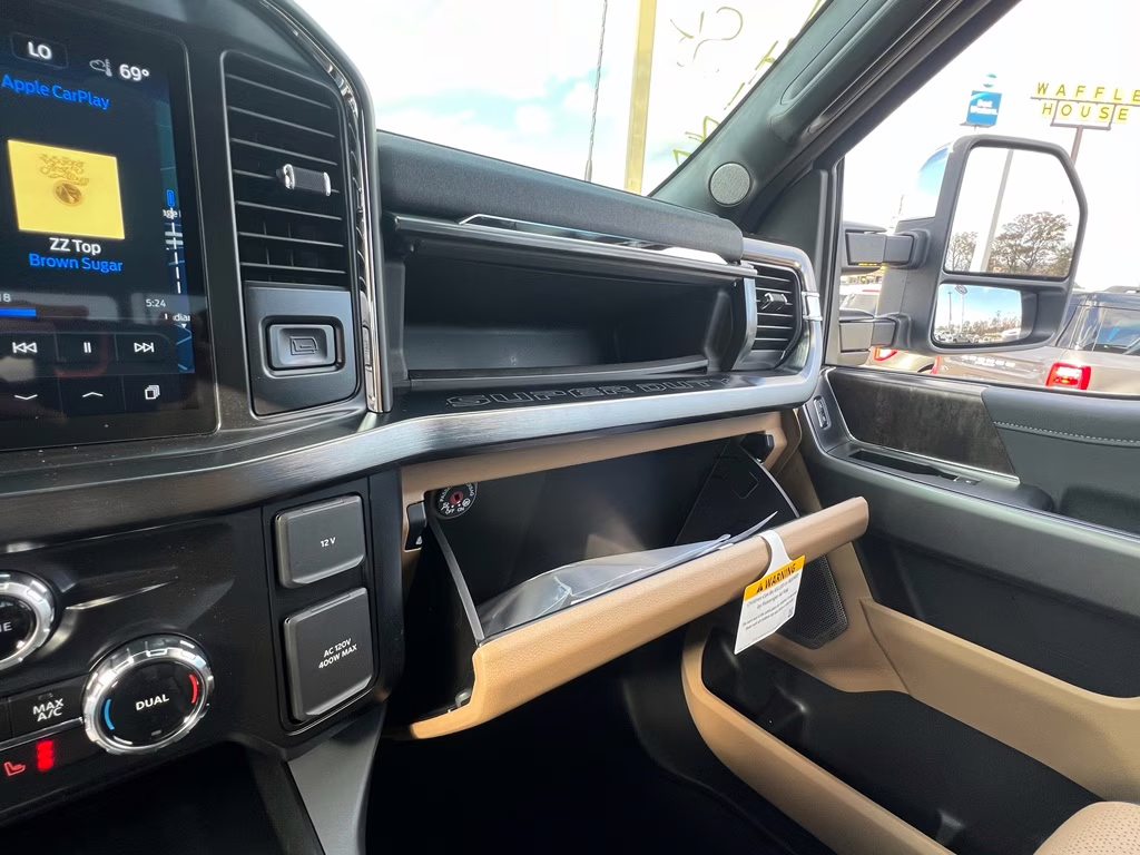 2026 Oxford White Ford Super Duty F-350 SRW LARIAT 4X4 Truck