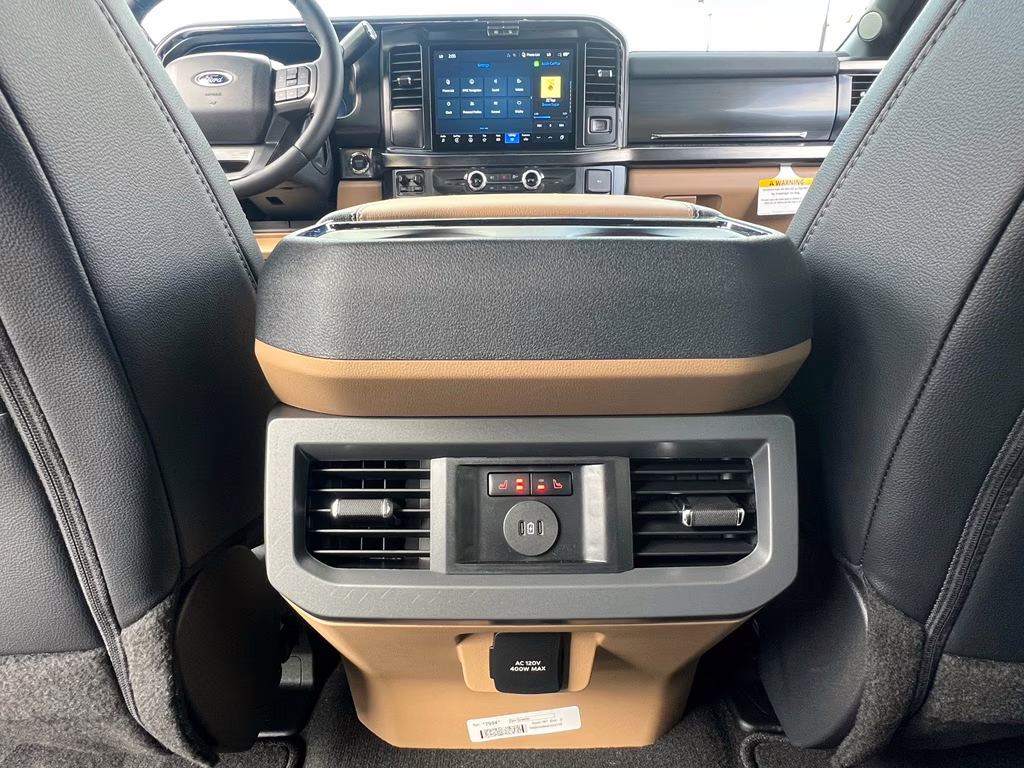 2026 Oxford White Ford Super Duty F-350 SRW LARIAT 4X4 Truck