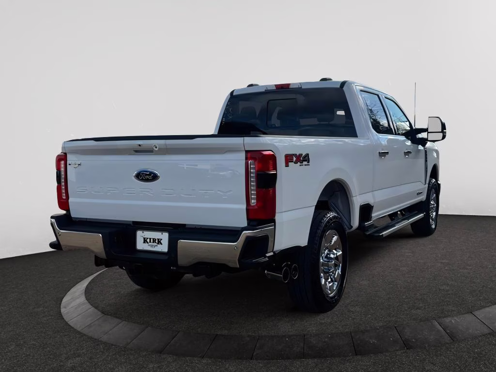 2026 Oxford White Ford Super Duty F-350 SRW LARIAT 4X4 Truck