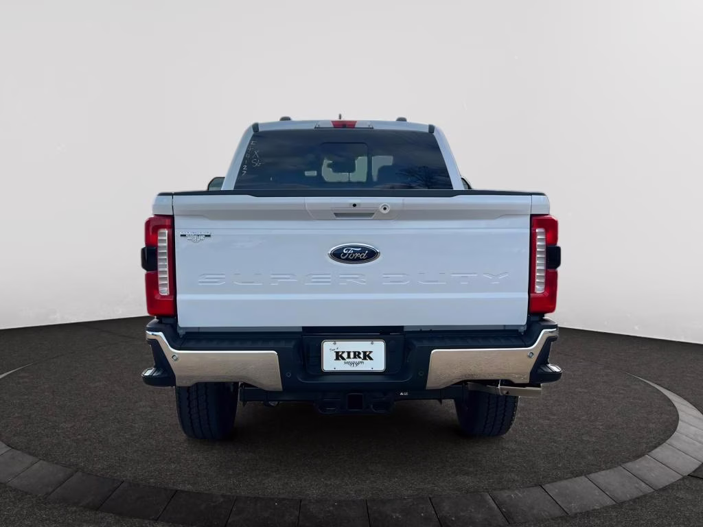 2026 Oxford White Ford Super Duty F-350 SRW LARIAT 4X4 Truck