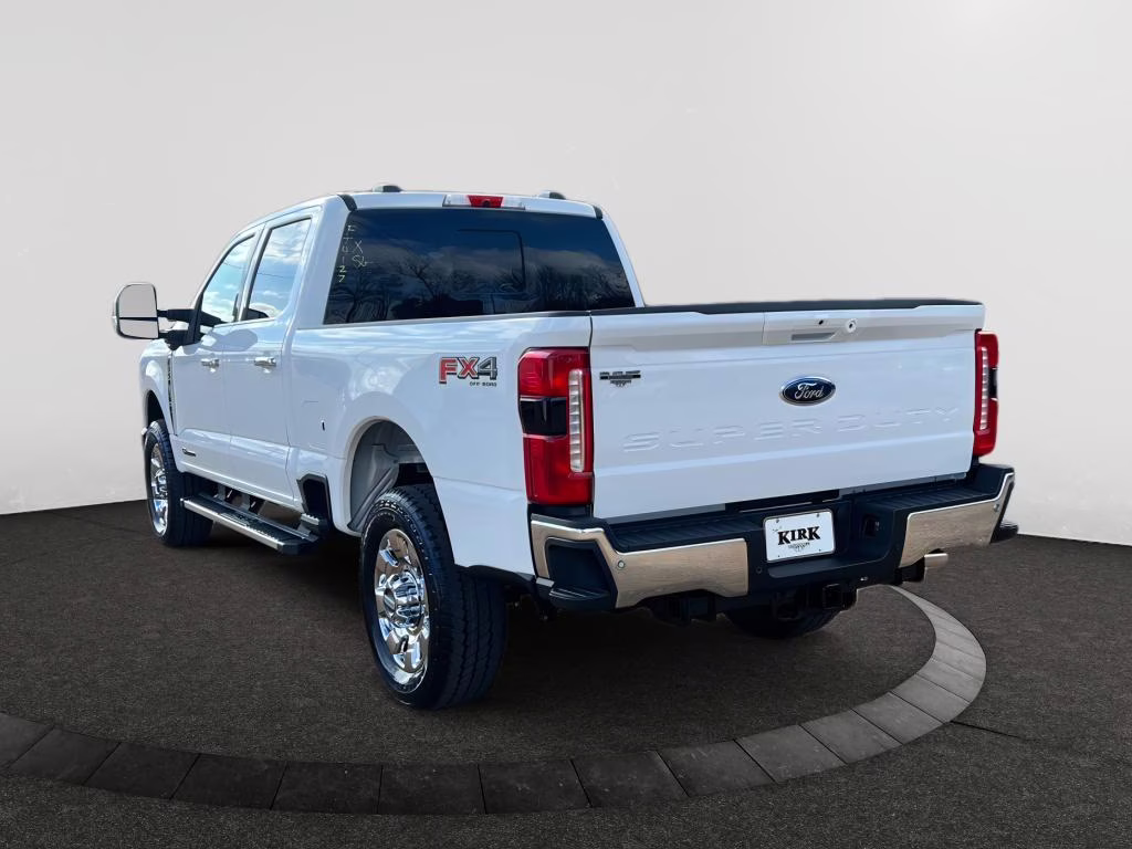 2026 Oxford White Ford Super Duty F-350 SRW LARIAT 4X4 Truck