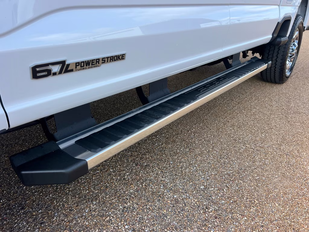 2026 Oxford White Ford Super Duty F-350 SRW LARIAT 4X4 Truck