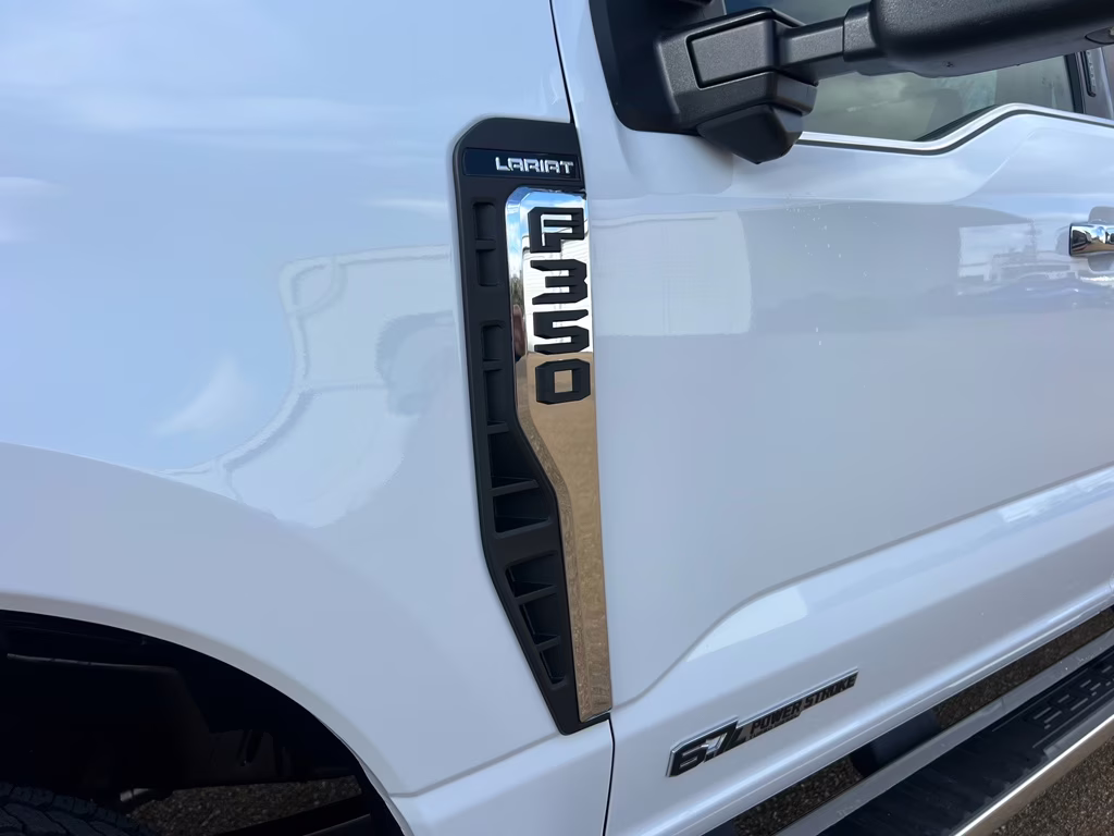 2026 Oxford White Ford Super Duty F-350 SRW LARIAT 4X4 Truck