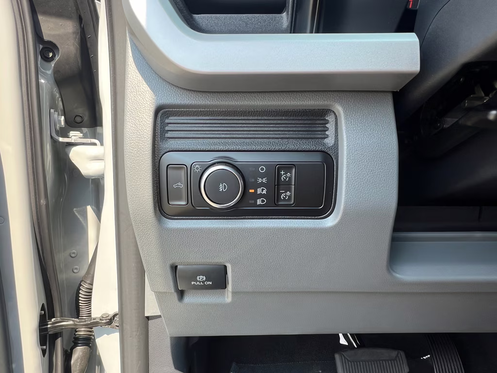 2026 Avalanche Ford Super Duty F-350 SRW XL 4X4 Truck