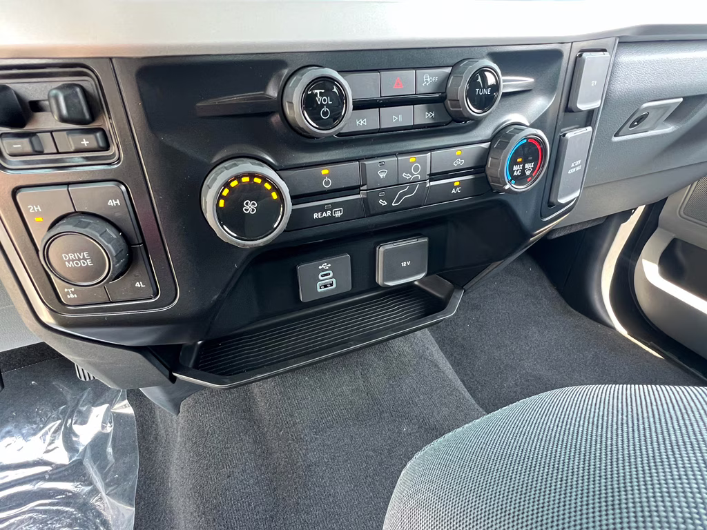 2026 Avalanche Ford Super Duty F-350 SRW XL 4X4 Truck