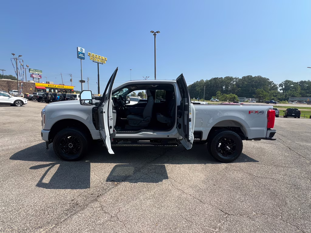 2026 Avalanche Ford Super Duty F-350 SRW XL 4X4 Truck
