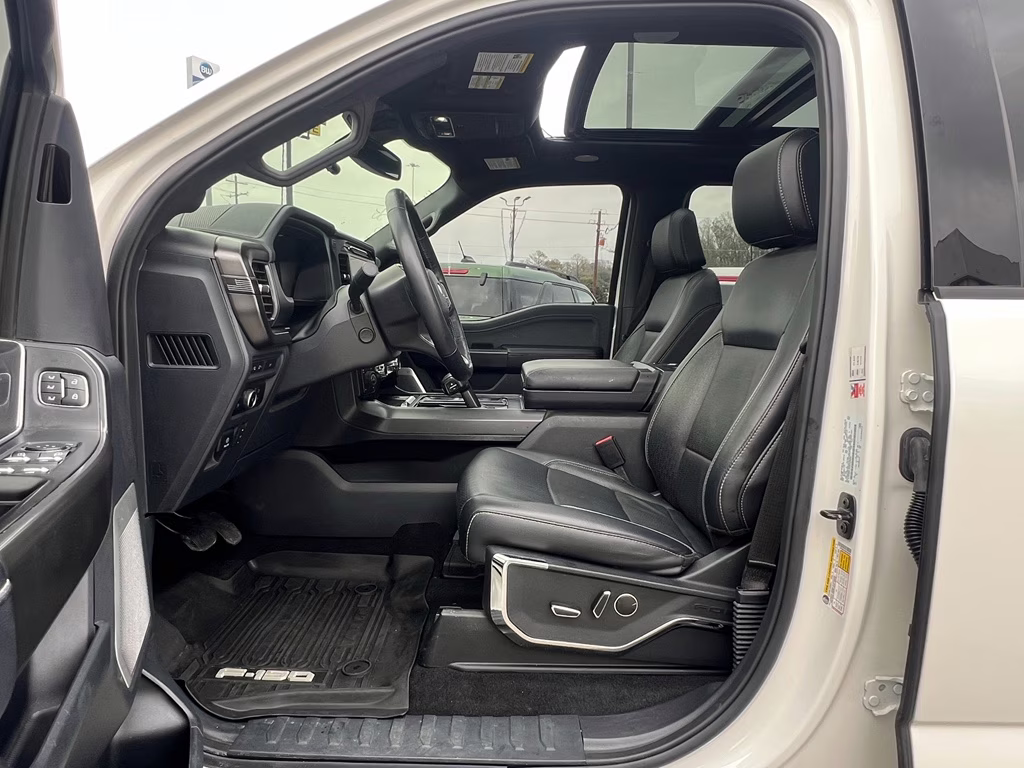 2024 STAR WHITE METALLIC TRICOAT Ford F-150 LARIAT 4X4 Truck
