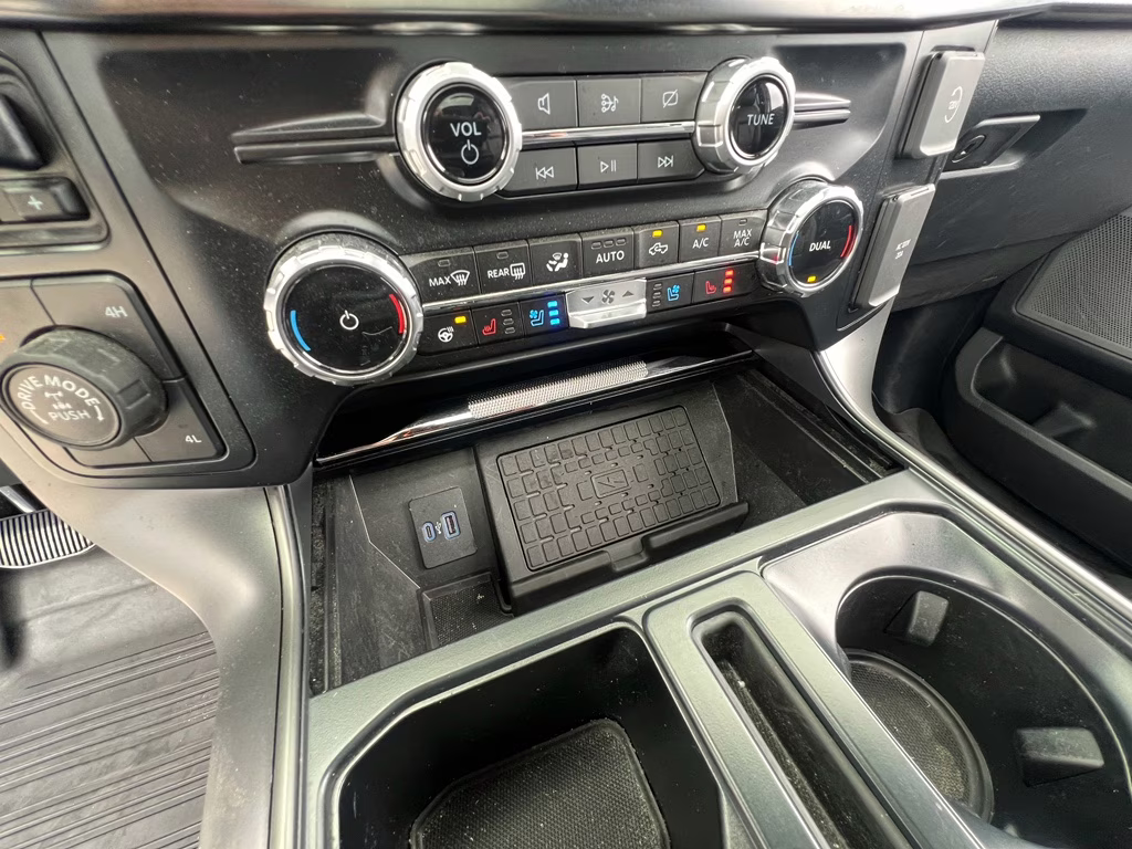 2024 STAR WHITE METALLIC TRICOAT Ford F-150 LARIAT 4X4 Truck