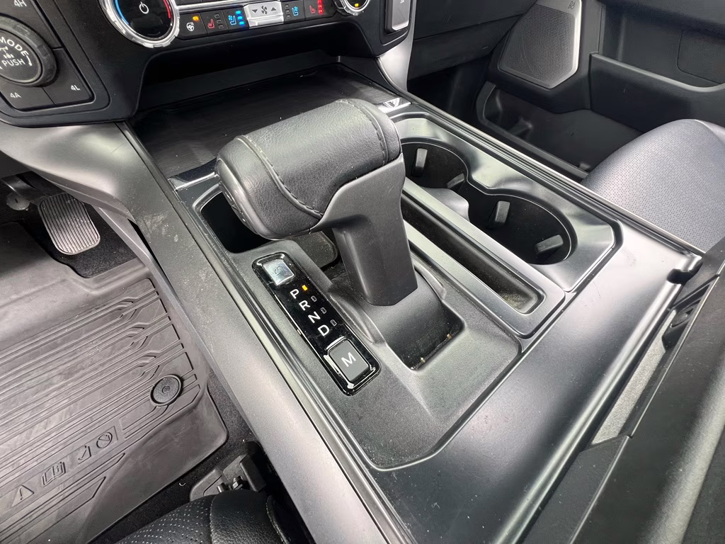 2024 STAR WHITE METALLIC TRICOAT Ford F-150 LARIAT 4X4 Truck