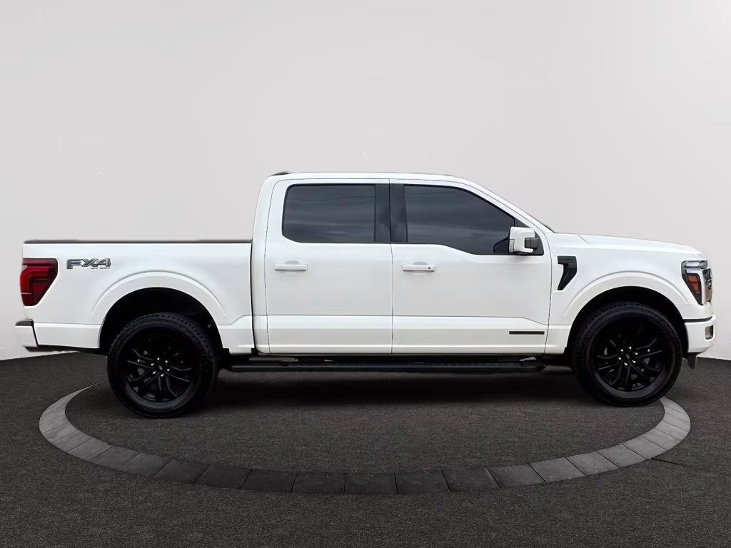 2024 STAR WHITE METALLIC TRICOAT Ford F-150 LARIAT 4X4 Truck