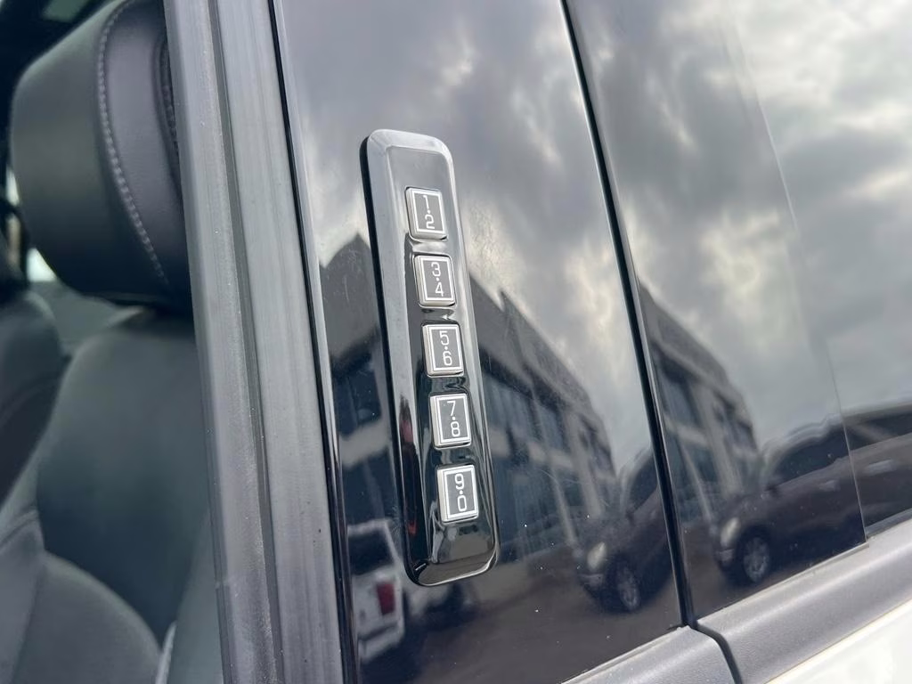 2024 STAR WHITE METALLIC TRICOAT Ford F-150 LARIAT 4X4 Truck