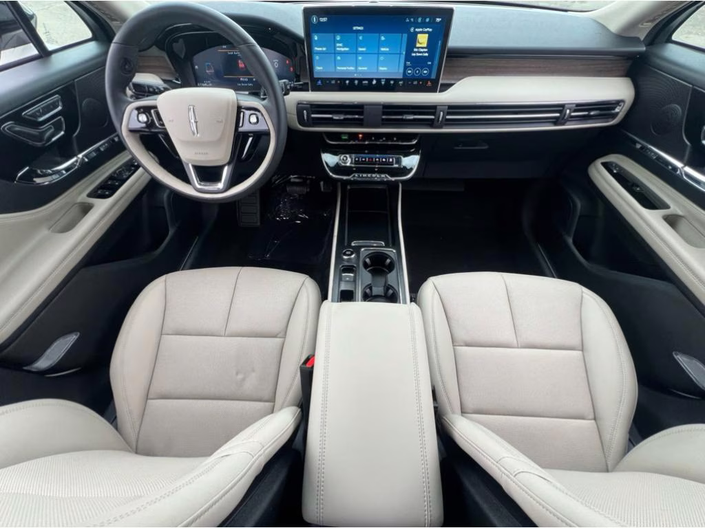 2025 Pristine White Metallic Tri-Coat Lincoln Corsair Reserve FWD SUV